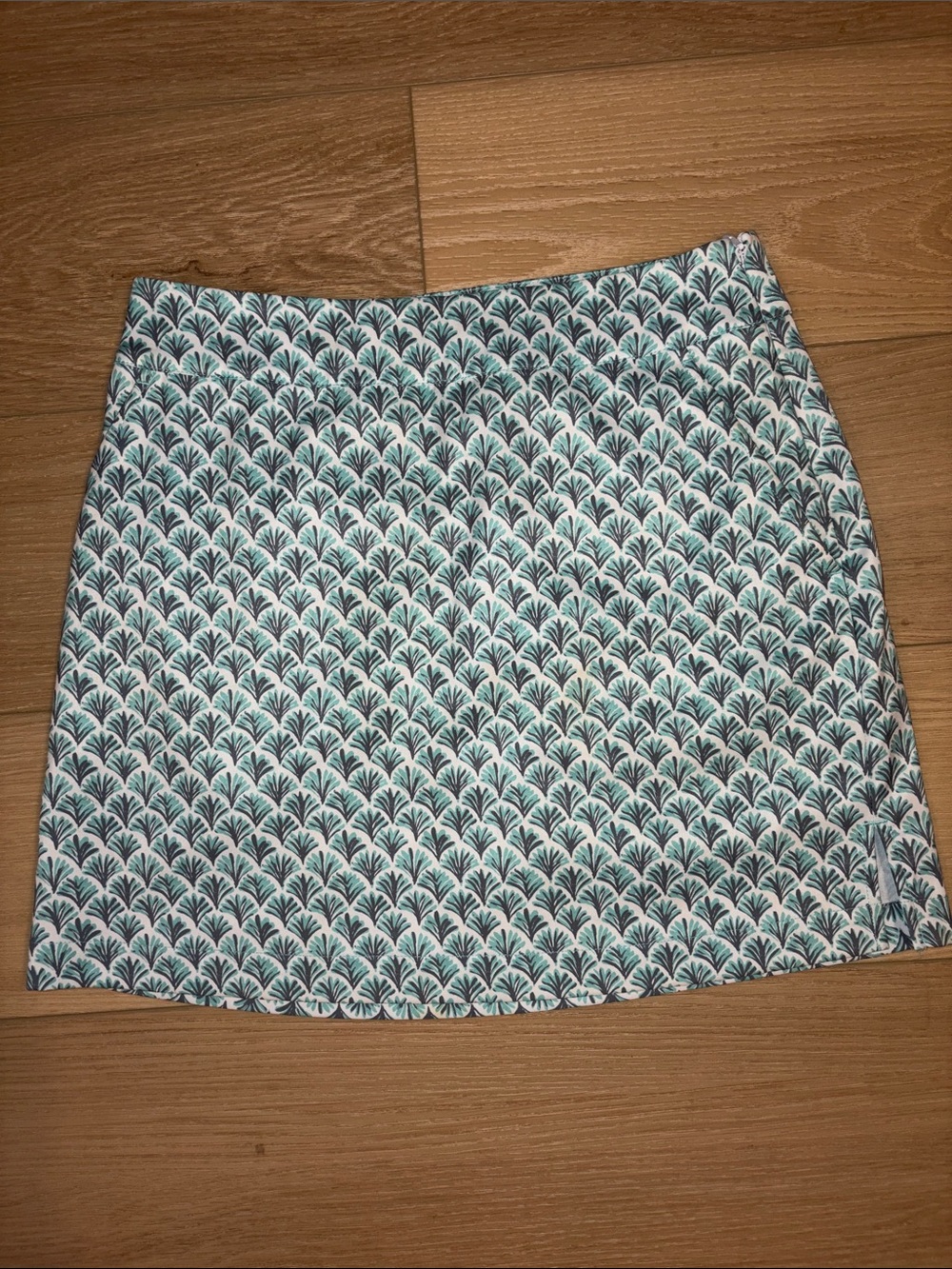 Vineyard Vines Teal and White Fan-Print Mini Skirt